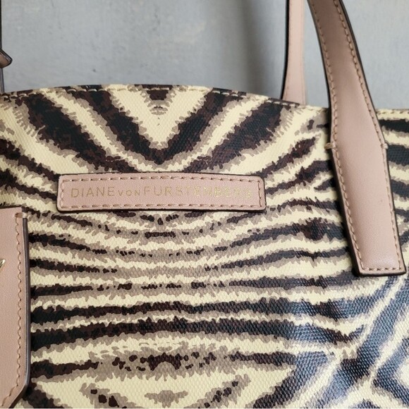 Diane Von Furstenberg Ready To Go Pocket Tote Funky Zebra Bag 17x11x6 DVF - Picture 3 of 12